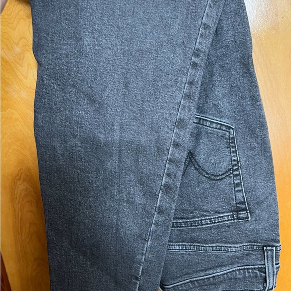 Levi’s High Waisted Tapered NWOT - Picture 4 of 4